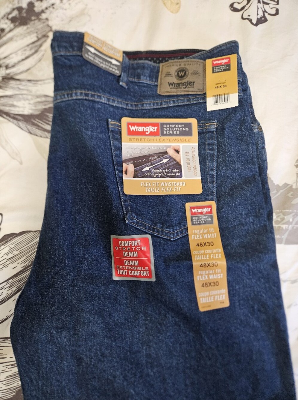 NWT Wrangler Relaxed Fit Jeans in Dark Blue DenimW